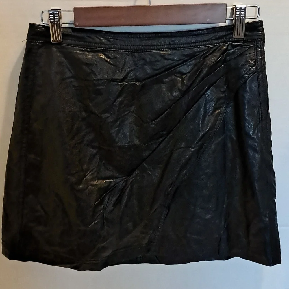 Free People Fake Out Biker Boho Faux Leather Mini Skirt Size 6 Goth Femigoth Y2K - Picture 3 of 8